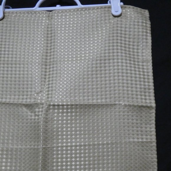 SET OF 19 shiny gold napkin squares - Picture 3 of 8